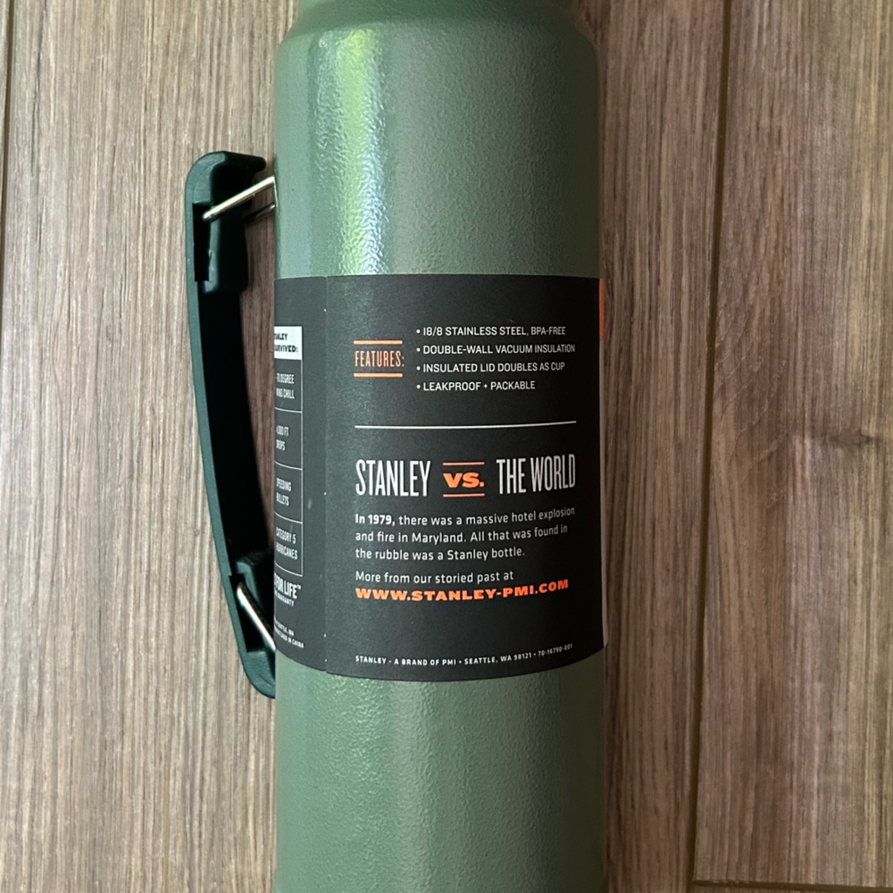 Stanley | 1 Liter Classic Vacuum Bottle - Picture 10 of 14